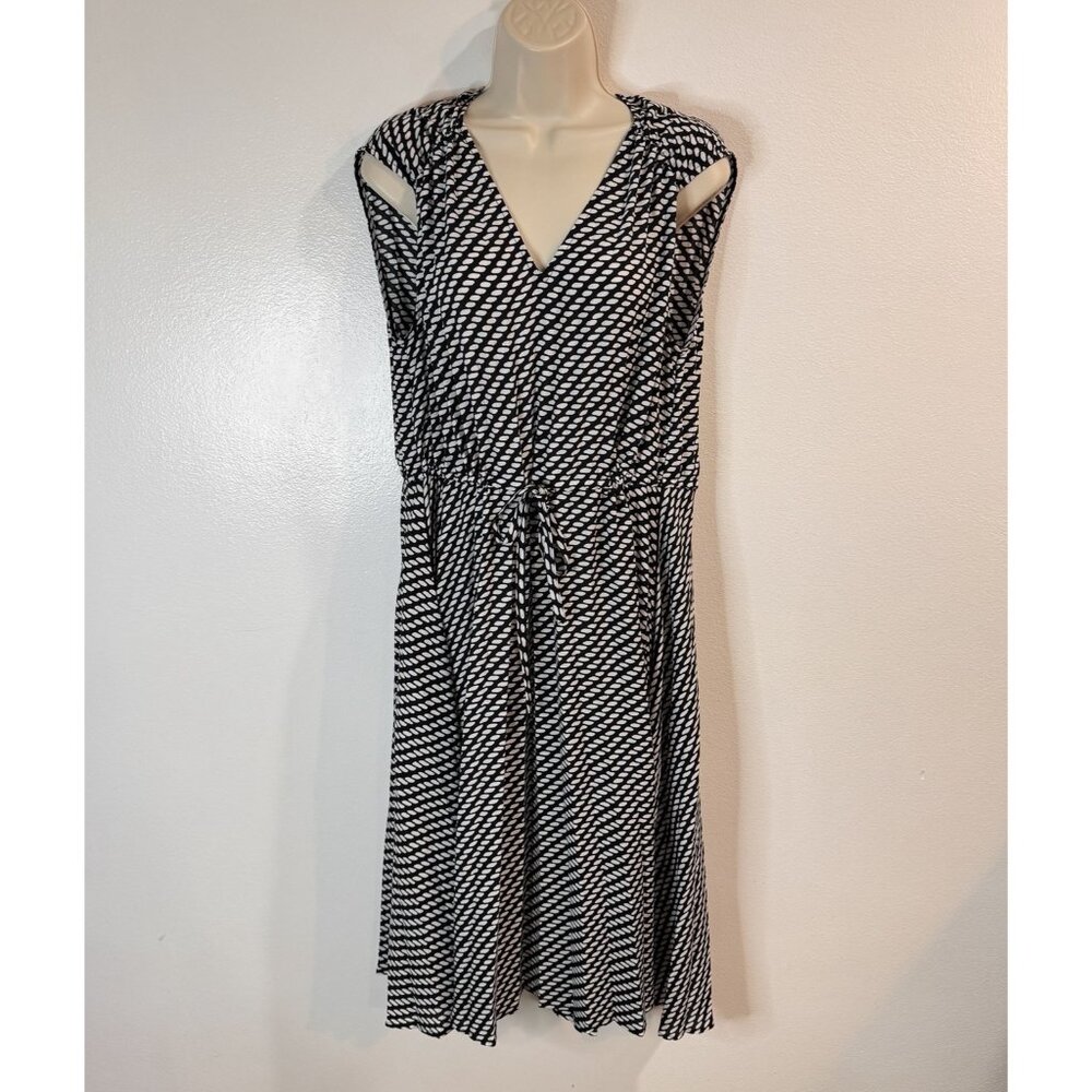 Banana Republic Dress LP Petite Black White Chiffon Pleated Cap Sleeve V-neck